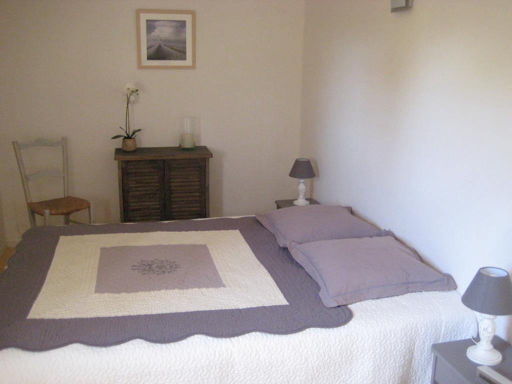 Villa De Carbonelle Pierrevert Extérieur photo
